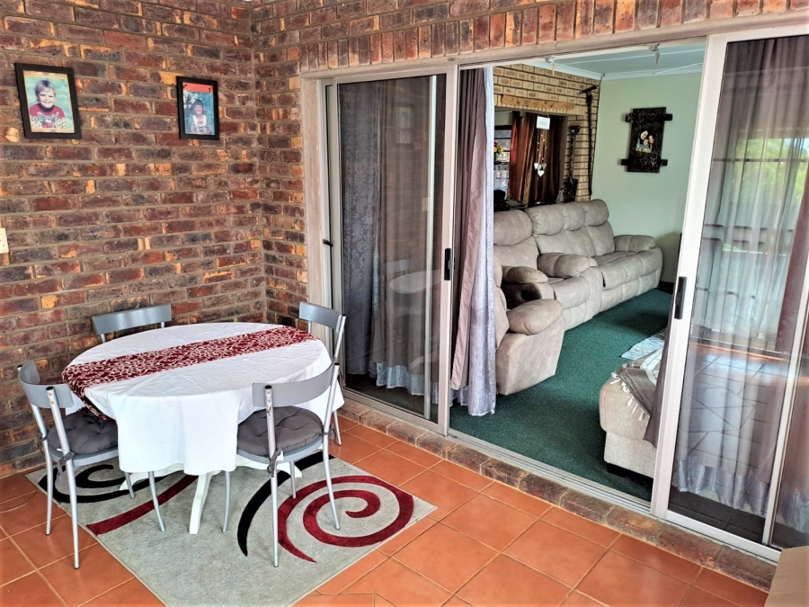 4 Bedroom Property for Sale in Wavecrest Eastern Cape